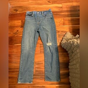 Levi’s Wedgie Straight Jeans Size 29 Distressed Knee Light Wash Denim (0716)